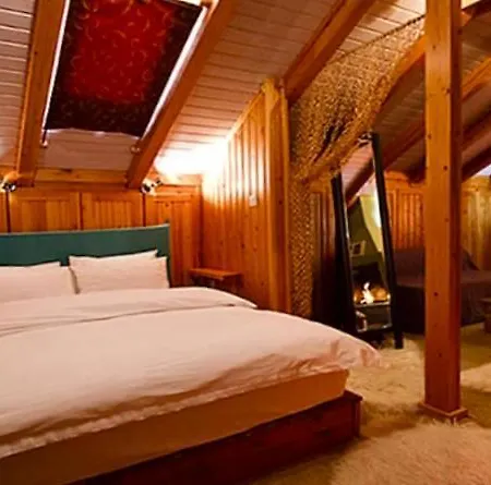 Πανσιόν Mylonas 3*